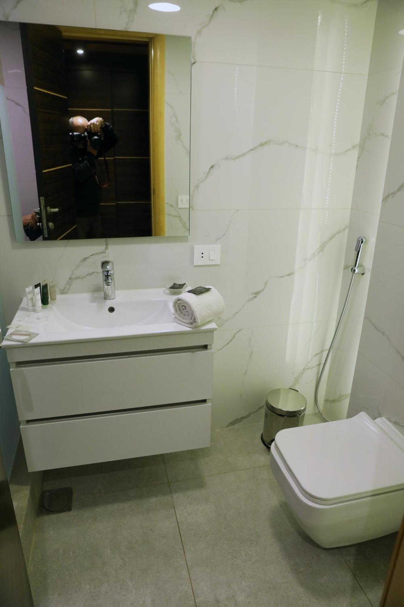 Imperial Suites Hotel Beirut Bagian luar foto