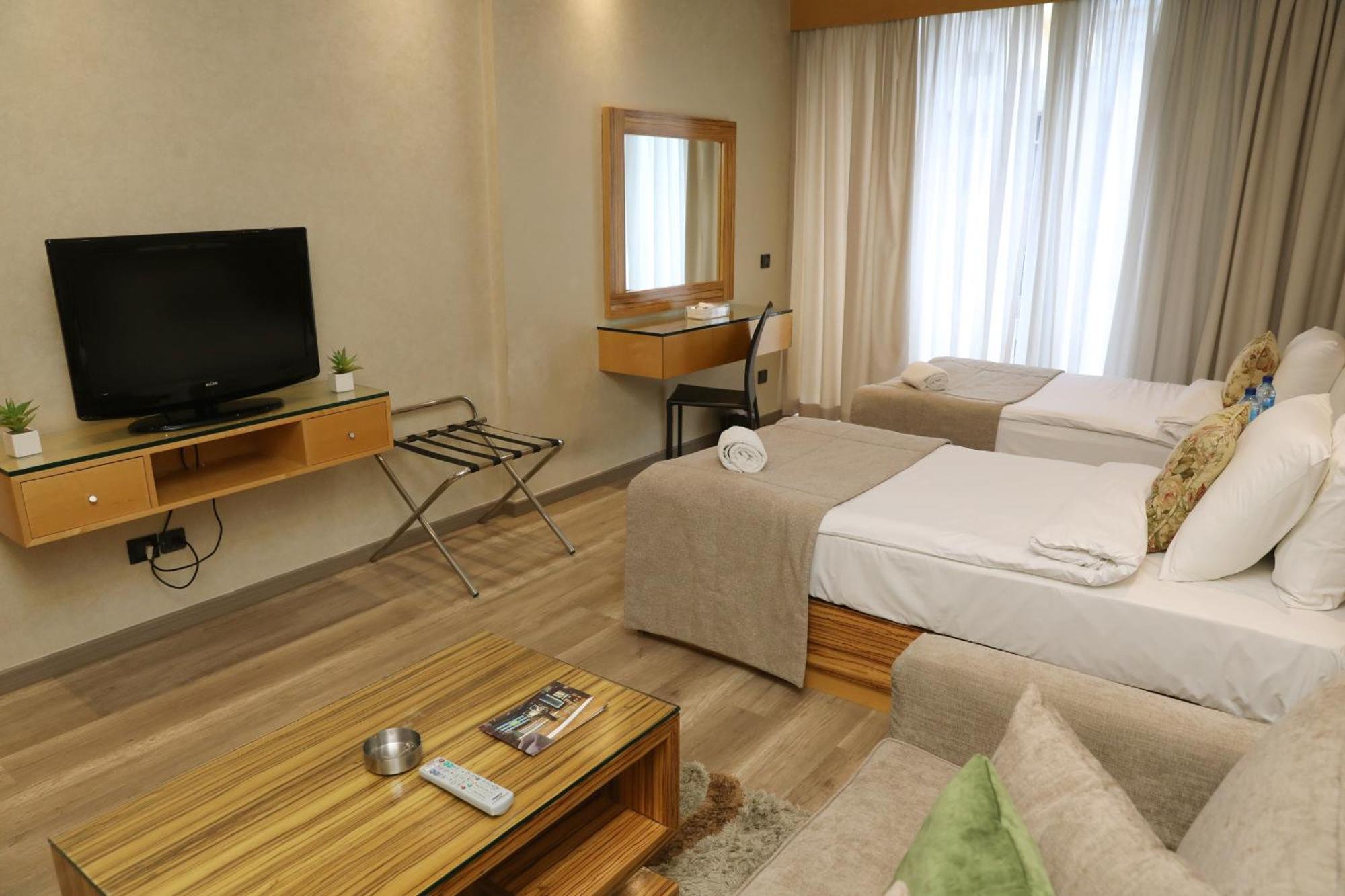 Imperial Suites Hotel Beirut Bagian luar foto