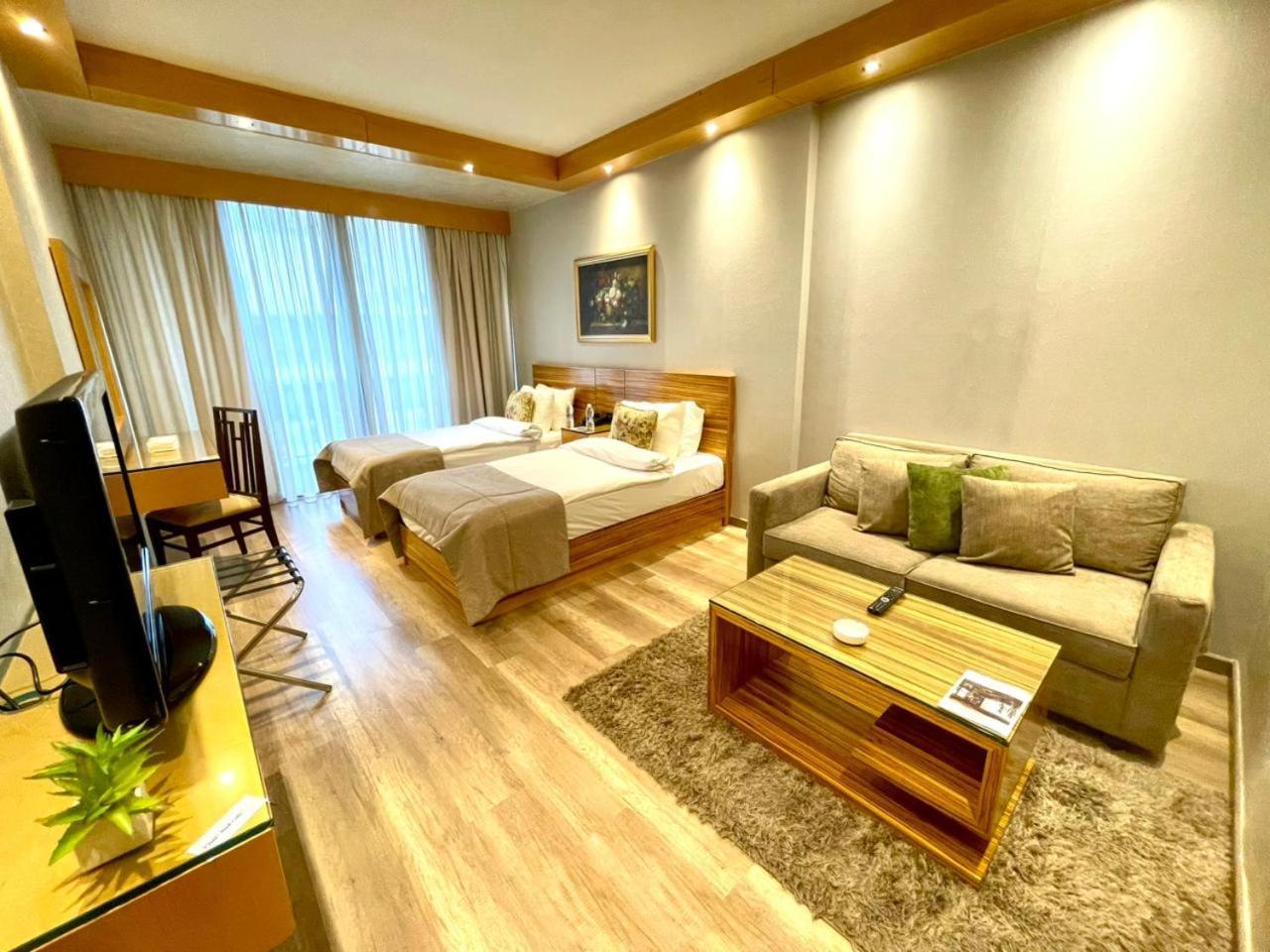 Imperial Suites Hotel Beirut Bagian luar foto