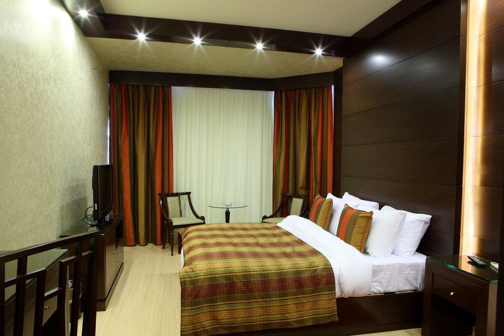 Imperial Suites Hotel Beirut Bagian luar foto