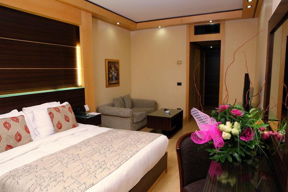 Imperial Suites Hotel Beirut Bagian luar foto
