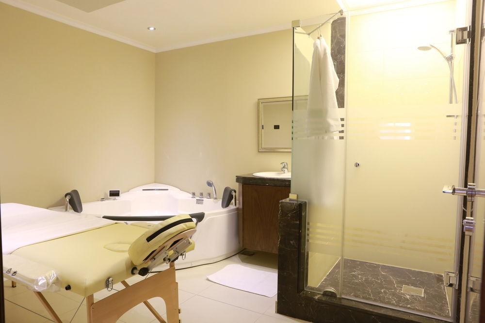 Imperial Suites Hotel Beirut Bagian luar foto