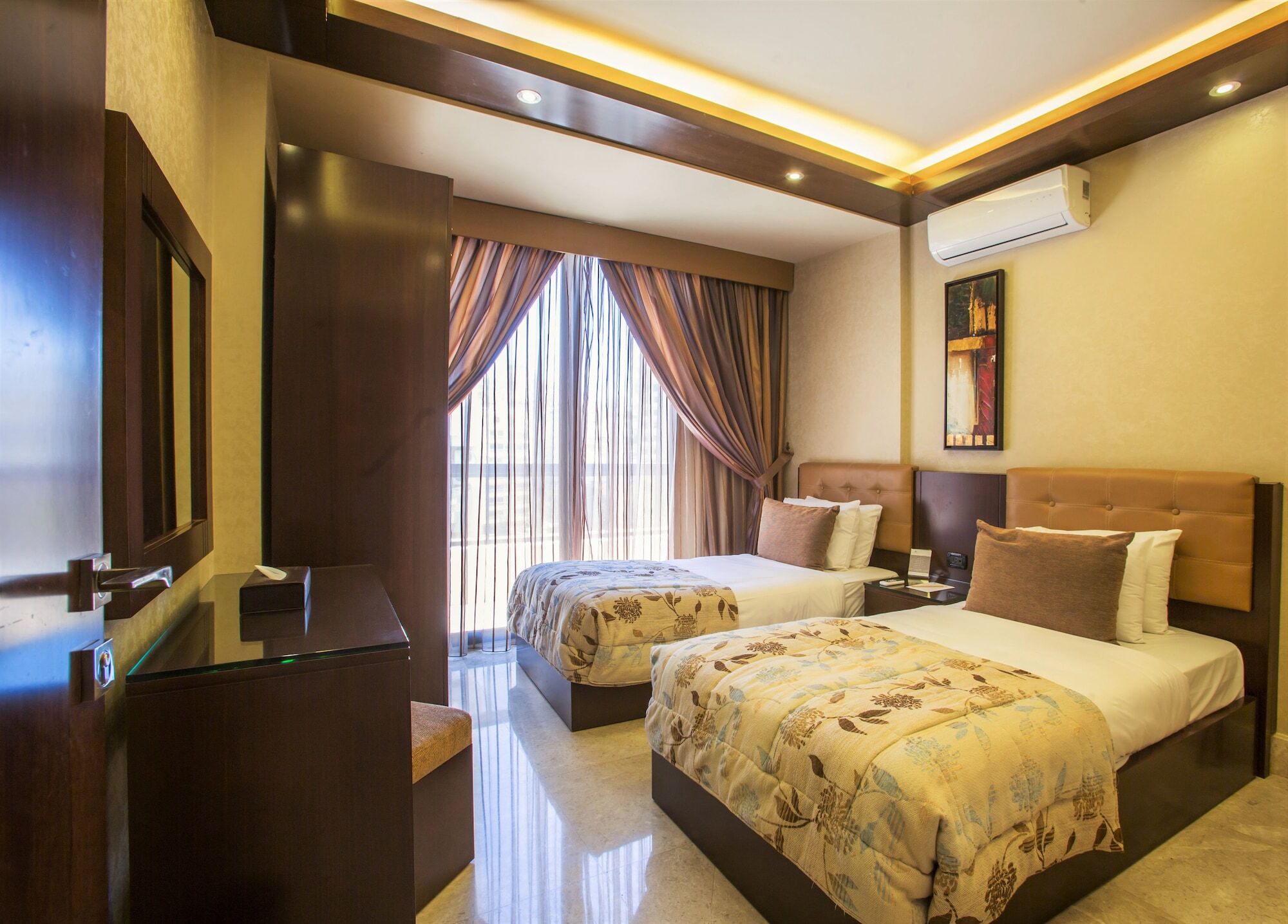 Imperial Suites Hotel Beirut Bagian luar foto